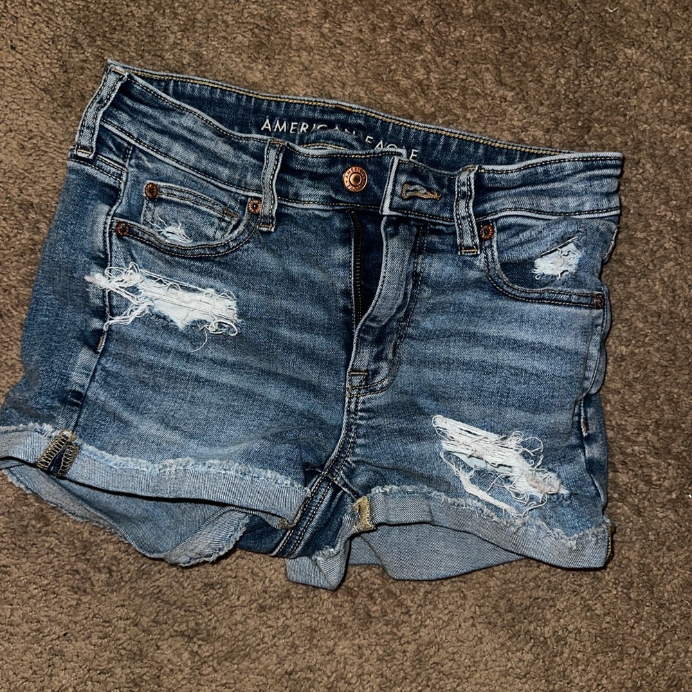 Elevate your summer wardrobe with these adorable American Eagle mini shorts!